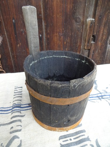 Alter holz wasserschöpfer - alter,