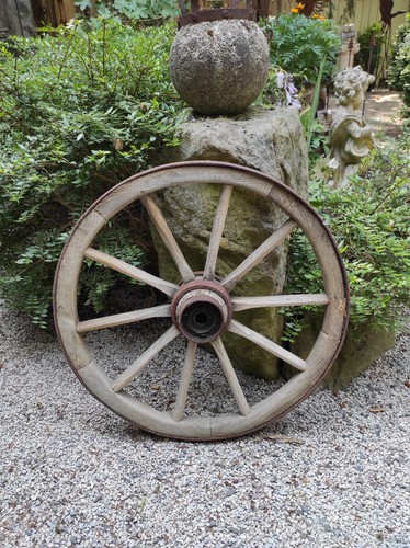 Altes wagenrad speichenrad - altes, wagenrad,