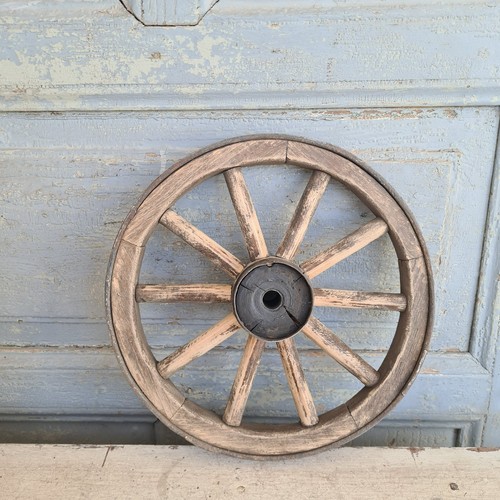 C9855 kleines altes wagenrad - c9855, kleines,