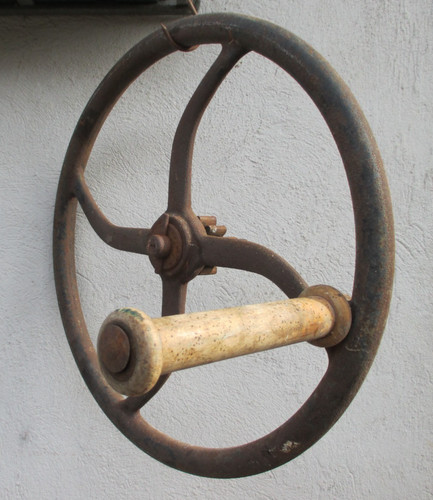 Altes eisen speichenrad mit - eisen,