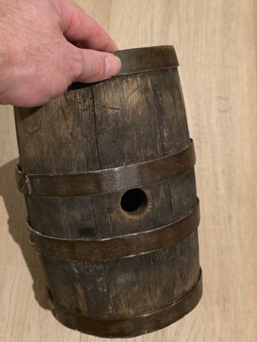 Antikes holzfass mit - antikes,