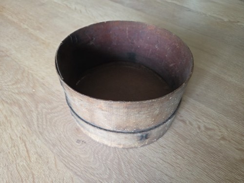 Altes sieb holz - sieb,, holz-spahn,
